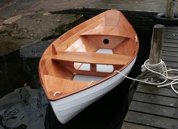 Dinky Dory wooden rowing boat that is easily made from a kit