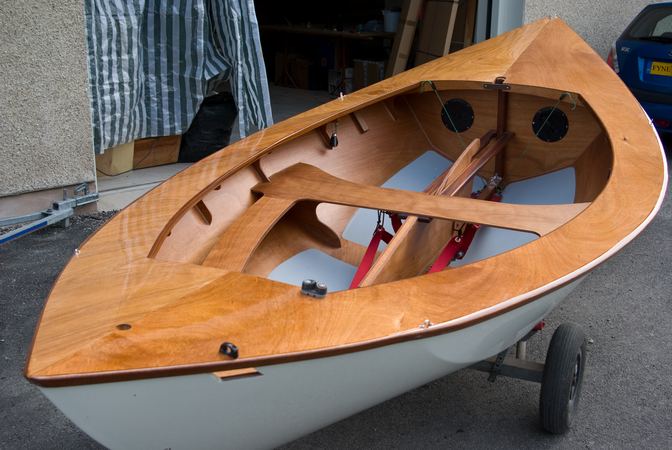Canoe stern sailing boat for cruising